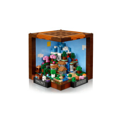 LEGO Minecraft The Crafting Table model Set  21265